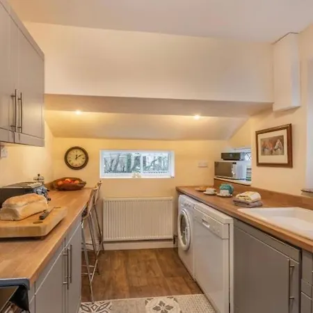 Labernum Cottage, Ingleton, Yorkshire Dales National Park, Famous Three Peaks, Near The District, Pets Are Welcome *
