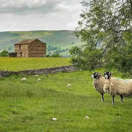 Holiday home Laburnum Cottage, Ingleton Village Centre, Yorkshire Dales, Near Lake District, Pet Friendly, Off Road Parking Ingleton (North Yorkshire)