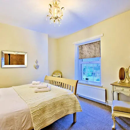 Laburnum Cottage, Ingleton Village Centre, Yorkshire Dales, Near Lake District, Pet Friendly, Off Road Parking