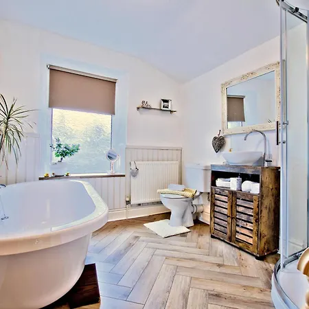 Semesterbostad Labernum Cottage, Village, Yorkshire Dales National Park, Famous Three Peaks, Near The District, Pets Are Welcome, Direct Parking In Front Of The & Guest Parking