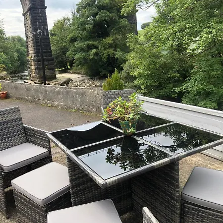 بيت للعطل Labernum Cottage, Village, Yorkshire Dales National Park, Famous Three Peaks, Near The District, Pets Are Welcome, Direct Parking In Front Of The & Guest Parking *